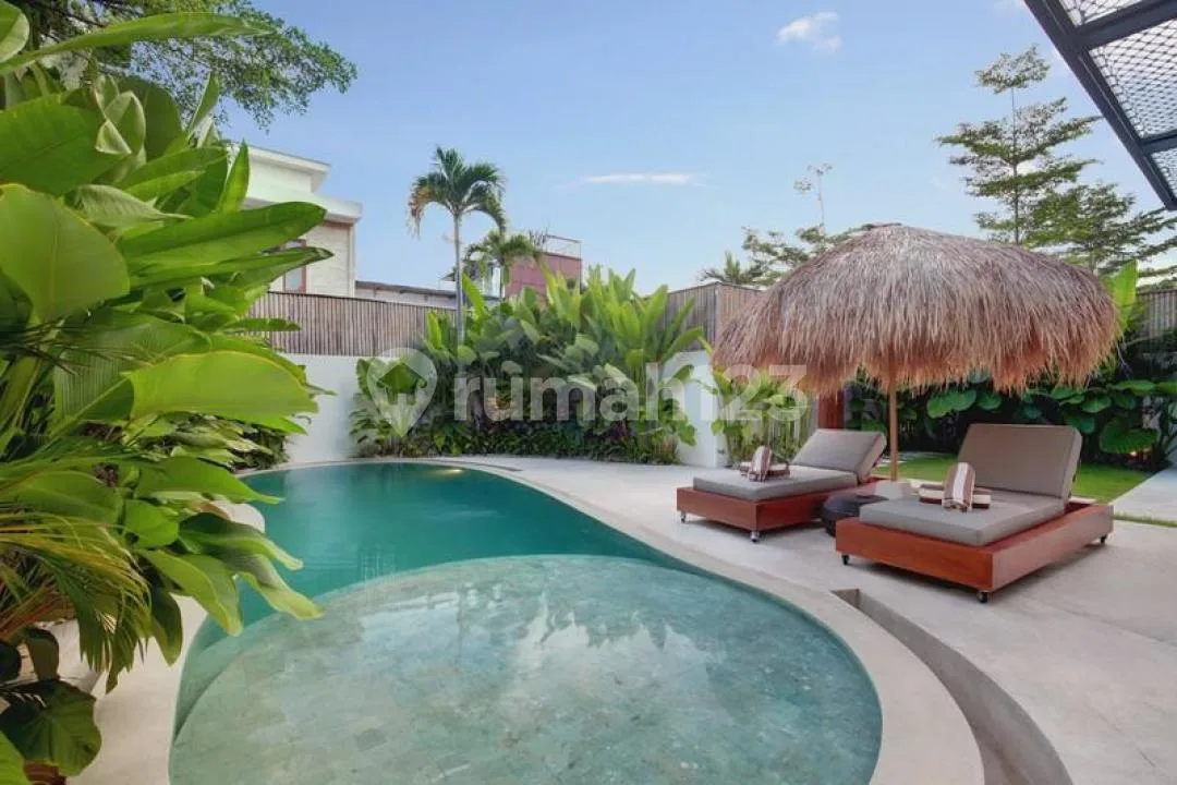 Leasehold - Luxury 4 BR Villa With Private Rooftop In Batu Bolong, Canggu, Bali - Image 2 of 4