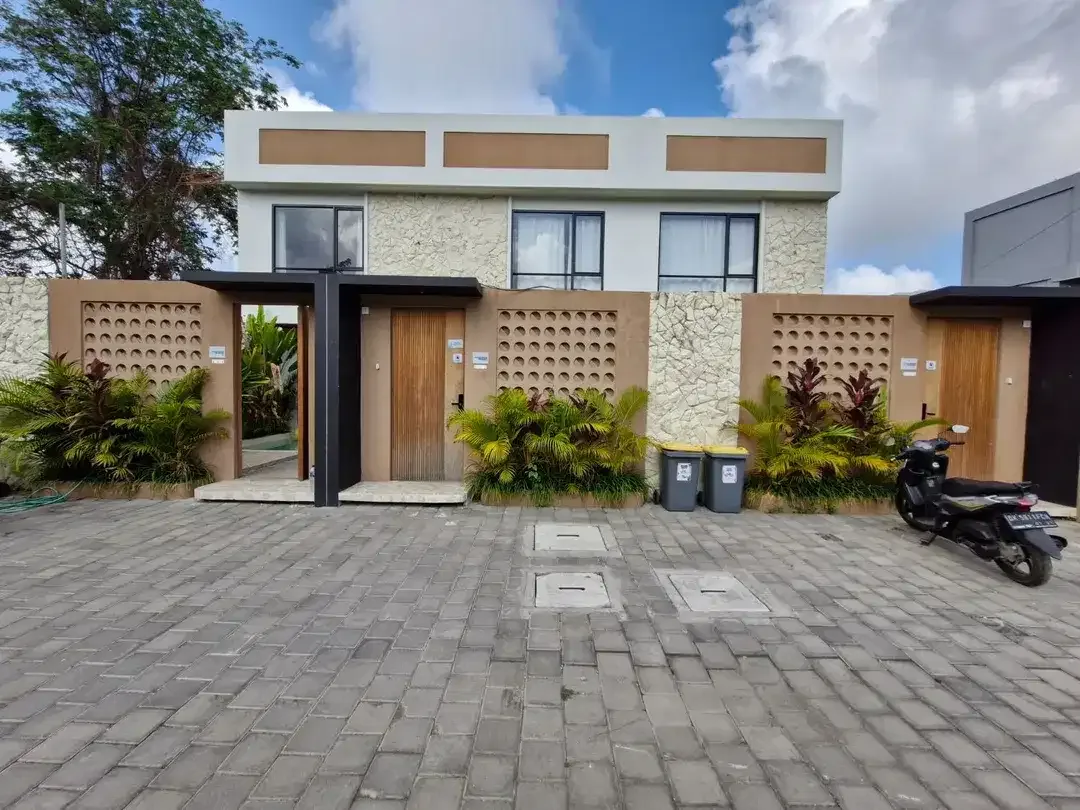 VILLA 2 BR FULL FURNISHED WITH POOL DI ULUWATU - Image 1 of 8