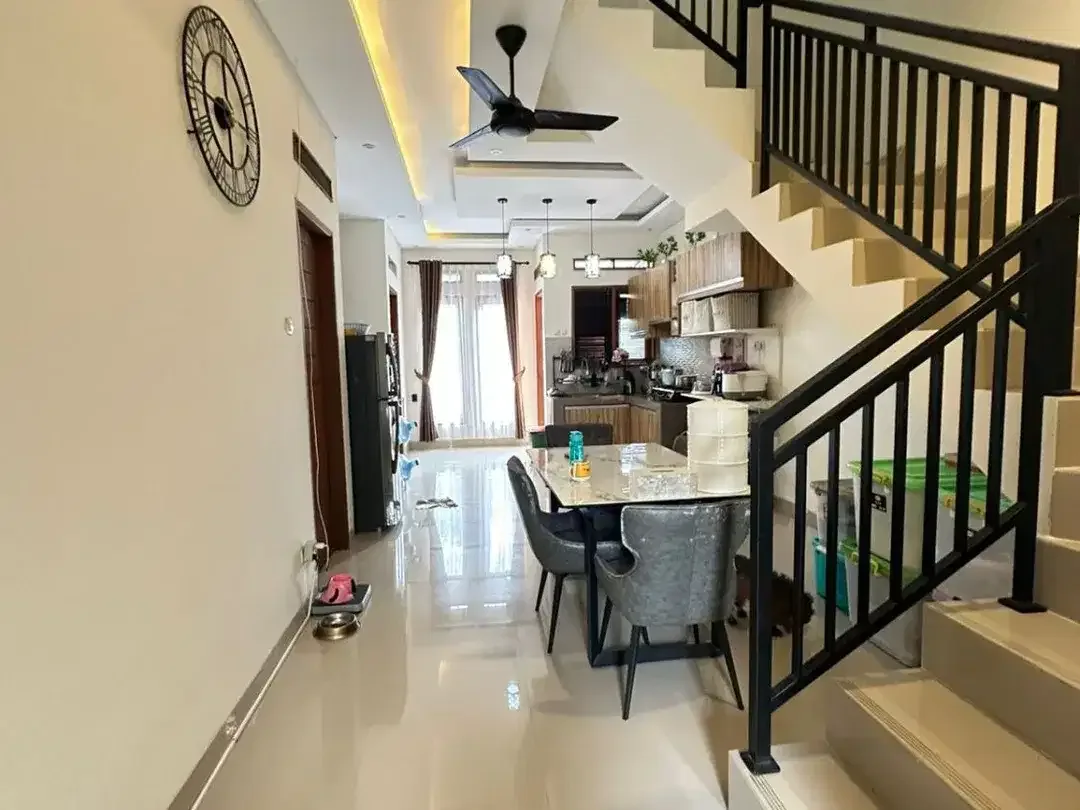 Pulang ke Rumah Rasa Villa – Hunian Semi Villa di Lokasi Strategis - Image 8 of 10