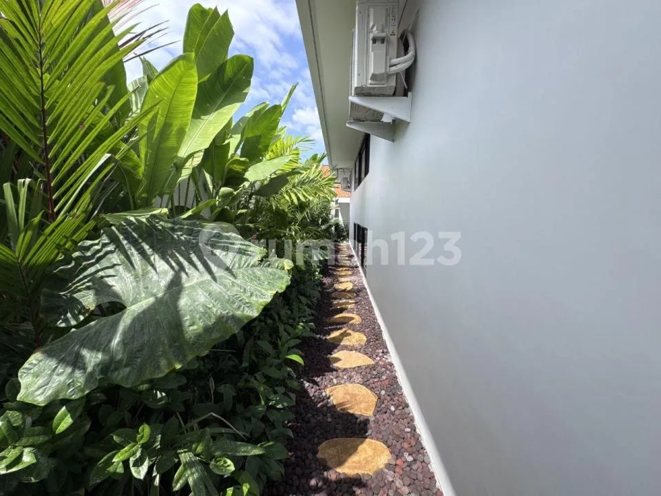 Leashold Villa Pungutan Sanur - 4 Bedrooms 200MÂ² - Image 3 of 4