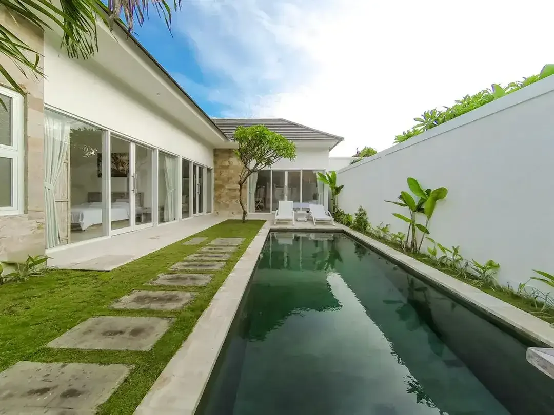 Vila 2 Kamar Tidur yang Luas dan Terjangkau untuk Disewa Tahunan di Sanur, Bali - Image 1 of 10