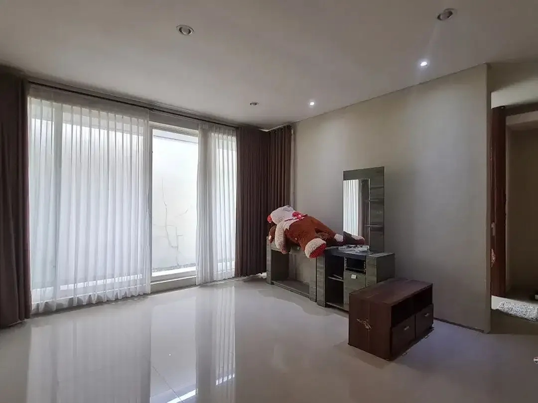 Rumah Eksklusif 5 Kamar Tidur Dijual di Denpasar Utara Area - Image 7 of 10