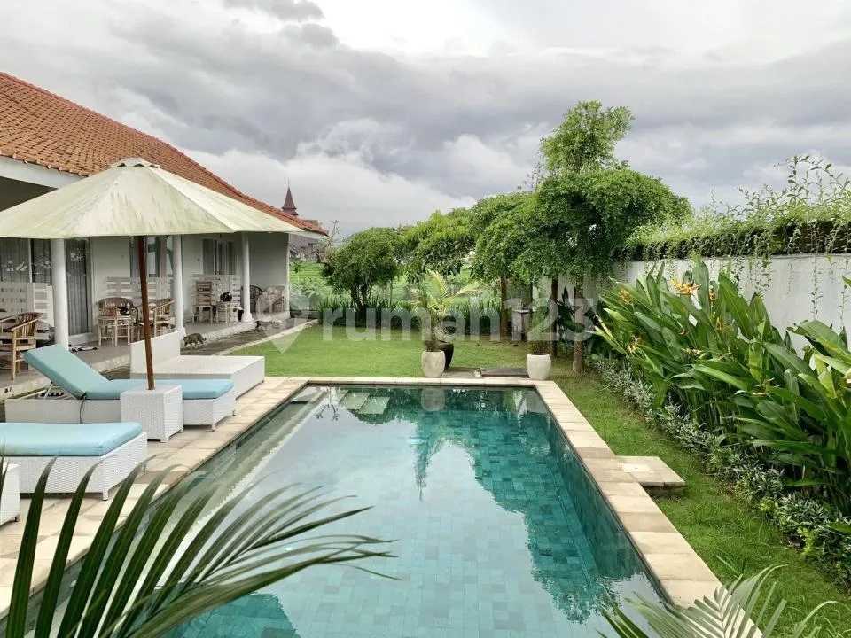 Villa Aktif Pool Lengkap Strategis View Sawah Dekat Pantai Canggu - Image 3 of 4