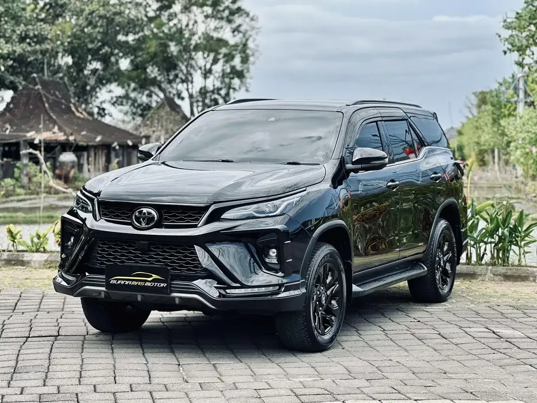 FORTUNER 2.8 GR TSS LEGENDER 2024 HITAM - Image 2 of 10