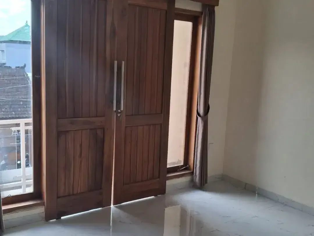 FOR RENT UNIT BARU RUMAH STARTEGIS DEKAT DENGAN PUSAT KOTA RENON - Image 4 of 9
