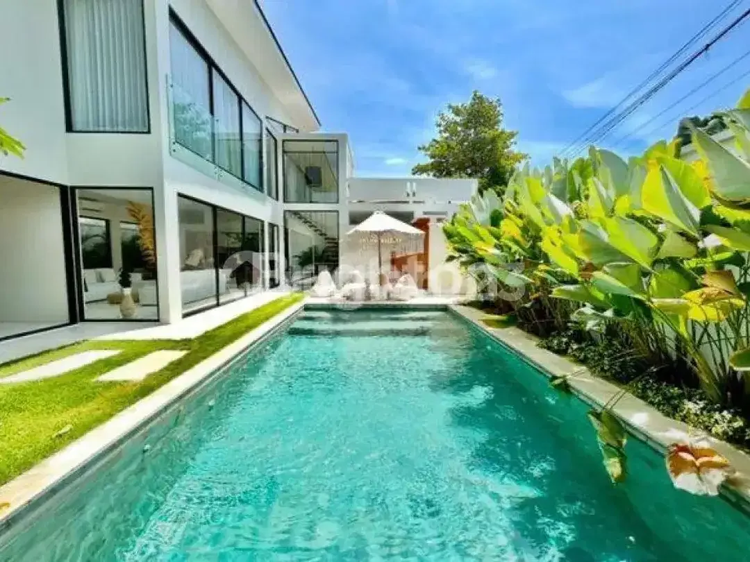 Tropical Modern Minimalis With Boho Chic Accents In Seminyak - Image 1 of 5