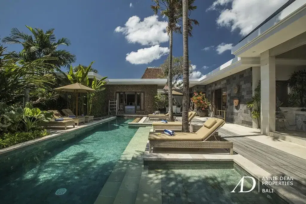 LEASEHOLD | LUXURY SINGLE-LEVEL 3-BEDROOM VILLA IN SEMINYAK - Image 1 of 10