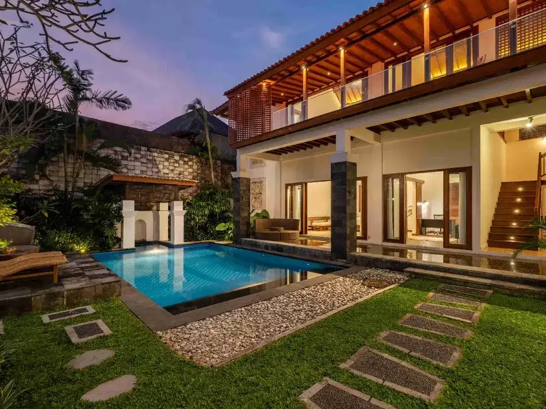 Villa Siap Huni 2 Lantai di Umalas 4+1BR - Image 2 of 10