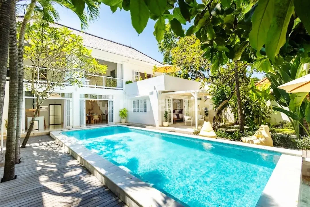 Villa Tropical Minimalis Style di Sanur Area ..450 Meter ke Warung Bellisimo , 3 Menit ke Rumah Sakit Bali Mandara dan 8 Menit ke Pantai Mertasari Sanur - Image 1 of 4
