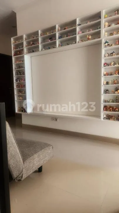 Rumah Semi Furnished 2 Lantai 4+1 Kamar Seminyak - Image 3 of 4