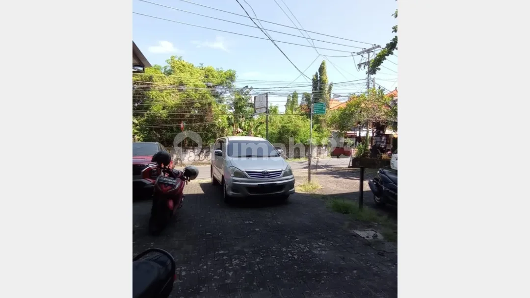 Dijual Ruko 3 Lantai Cocok Untuk Kantor / Usaha diKerobokan, Kuta - Image 2 of 4