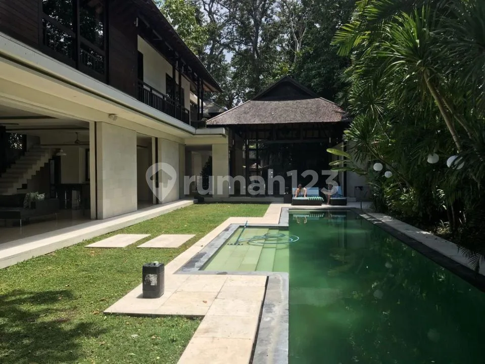 Villa Dijual Lokasi Seminyak - Image 2 of 4