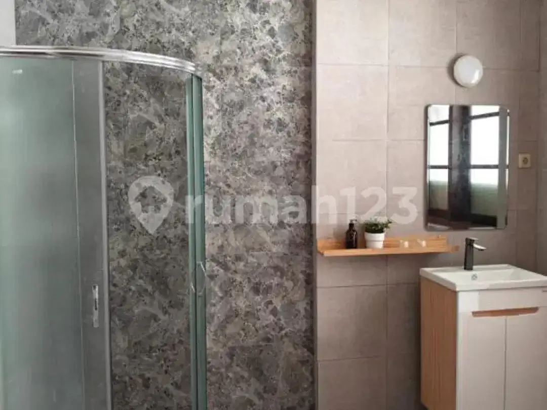 Rumah Strategis Dekat Nuris 2 Lantai 200 Meter2 Jl Mertanadi Kerobokan Bali - Image 9 of 10