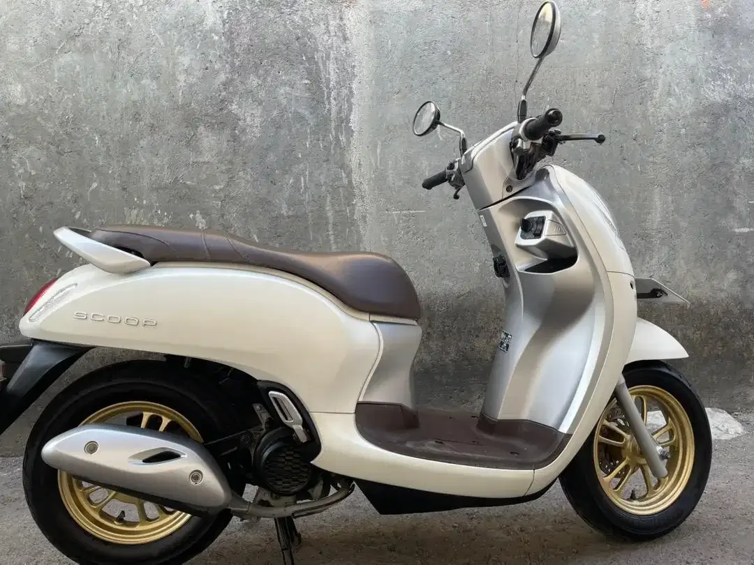 Scoopy 2021 // dp 1.5 jt - Image 1 of 7