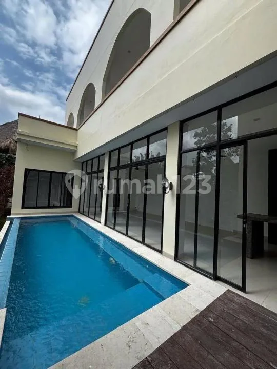 Sewa Villa 4Br Pererenan Pool Rooftop - Image 1 of 4
