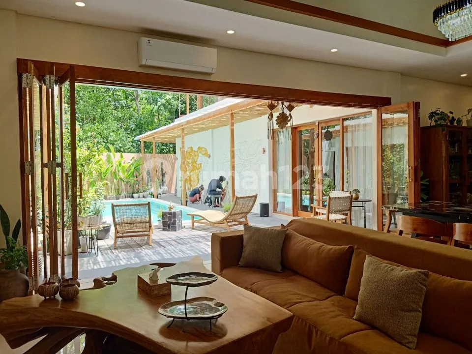Villa Tropical Modern Dewi Saraswati Seminyak Bali - Image 2 of 4