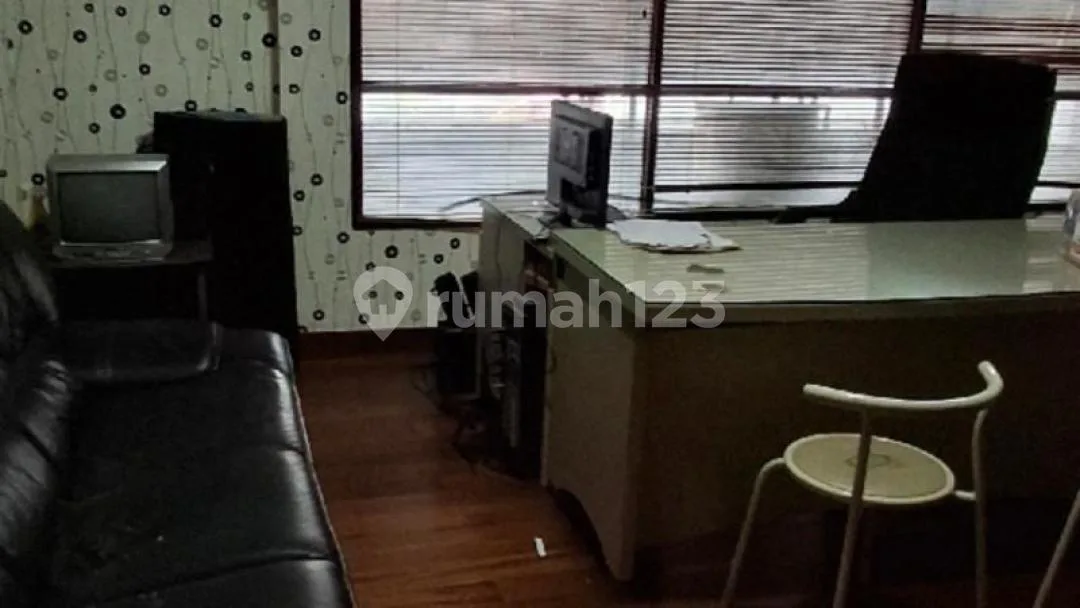 Dijual Ruko 3 LT di Pinggir Jalan Besar - Image 1 of 4