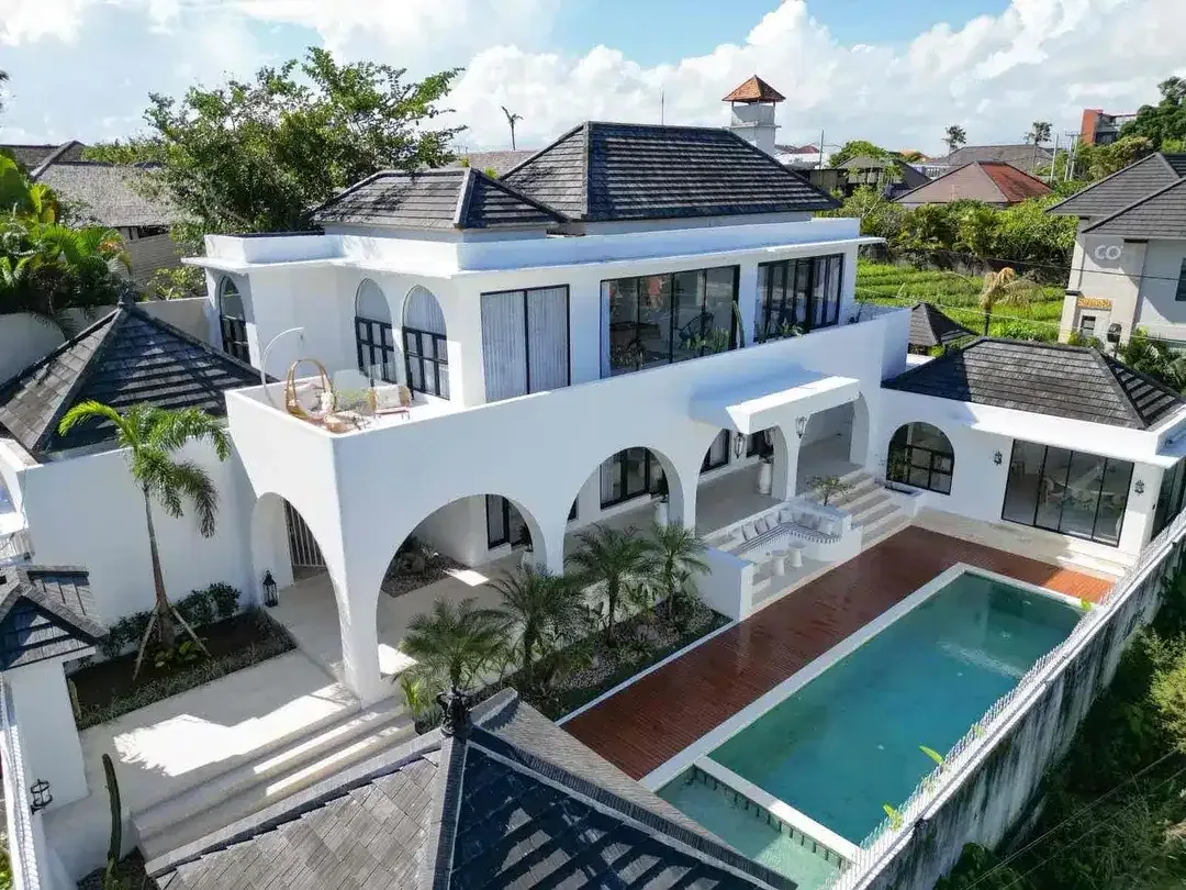 4 BEDROOMS LUXURY  MEDITTERANEAN  STYLE PRIME AND STRATEGIC LOCATION AT BERAWA CANGGU - Image 1 of 10