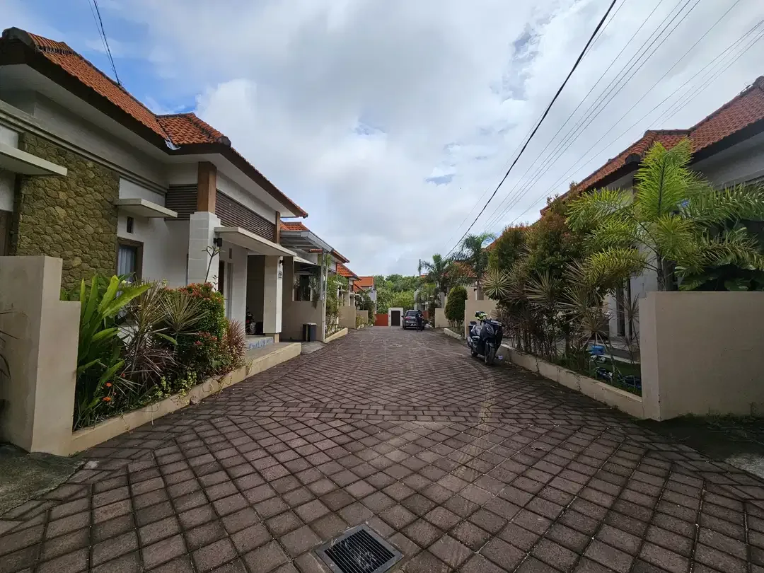 RUMAH DEKAT PANTAI PANDAWA BIASA DISEWAKAN KE BULE - Image 1 of 9