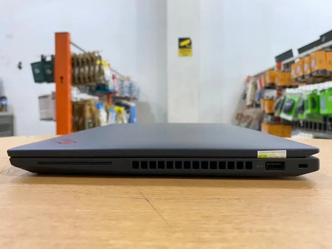 Lenovo ThinkPad P14S G3 Amd Ryzen 7 Pro 6850U Ram 16GB SSD 512GB Mulus - Image 5 of 10