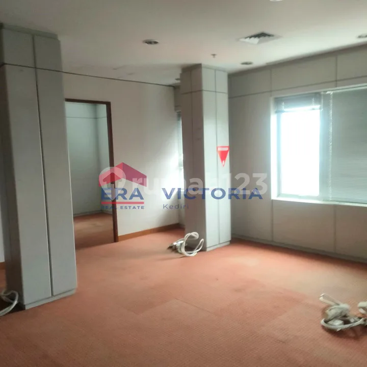 Ruko DIJUAL Furnished EX Bank di Pusat Bisnis dan perdagangan Denpasar Barat, lahan parkir luas, lalu lintas ramai, cocok untuk berbagai usaha, 5 menit dari 21 Level Mall dan Matahari duta Plaza - Image 2 of 4