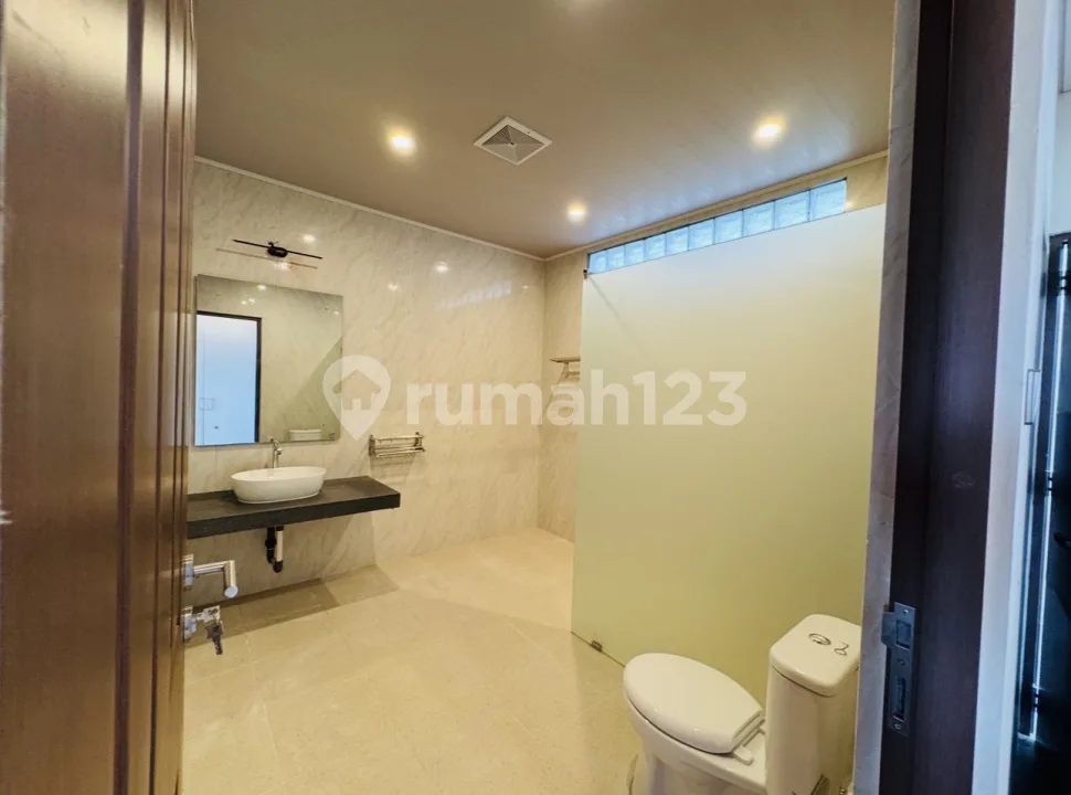 Brand New di Sewakan Apartemen Luas dan Luxury - Image 4 of 4