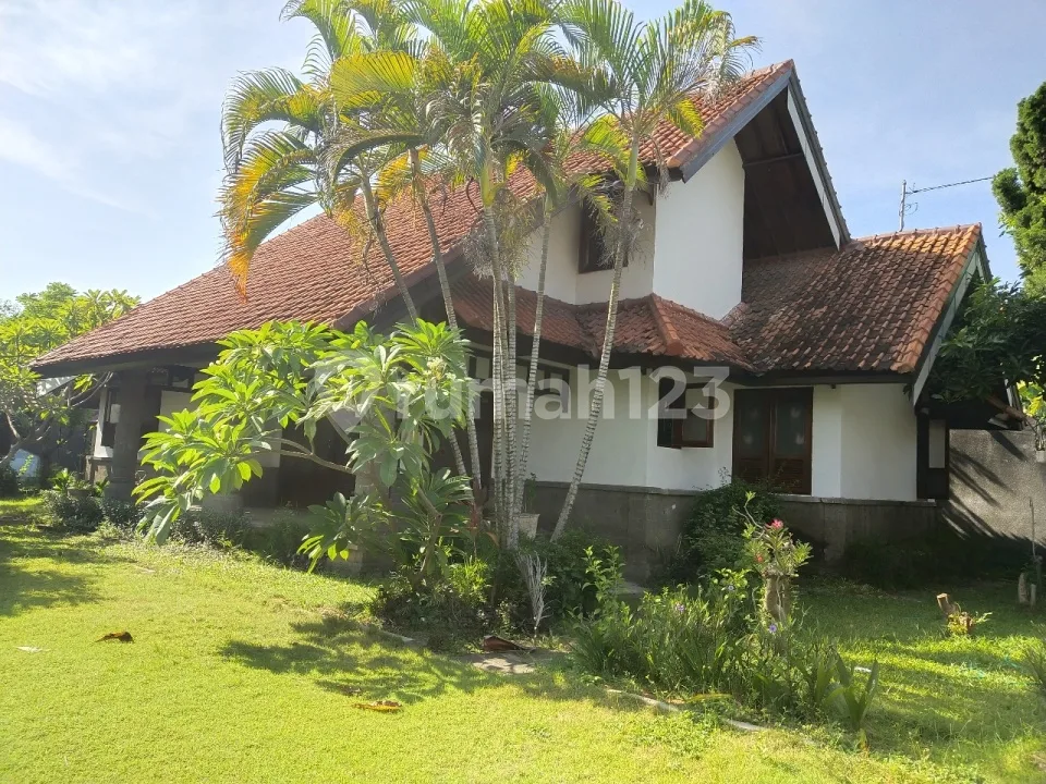 Rumah Style Eropa Di Renon - Image 1 of 4