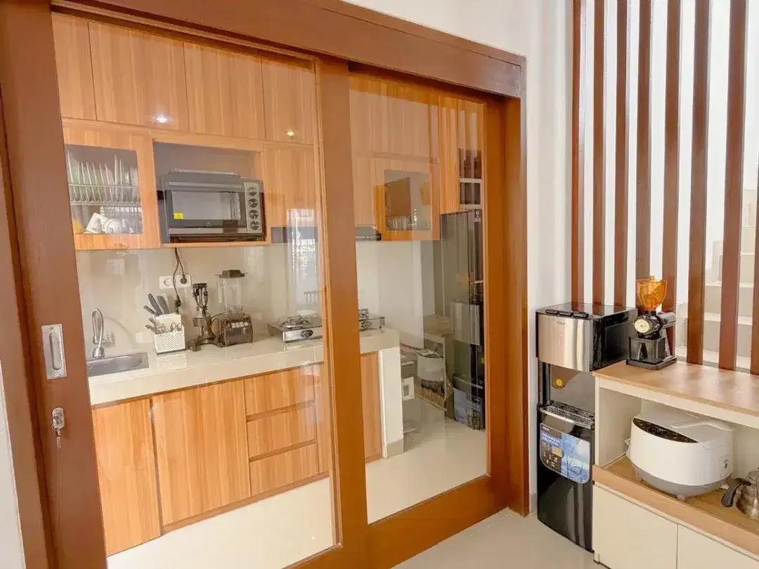 FOR RENT VILLA BARU 4 BR KAWASAN TENANG ONE GATE SECURITY DI JIMBARAN - Image 7 of 10