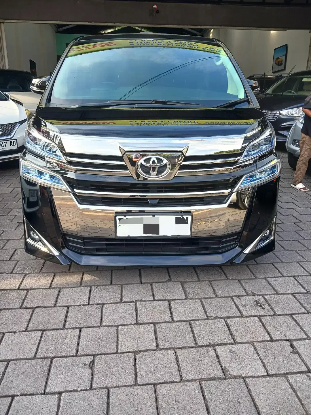 Toyota Vellfire G 2019 Hitam A/T 2.5cc - Image 1 of 9