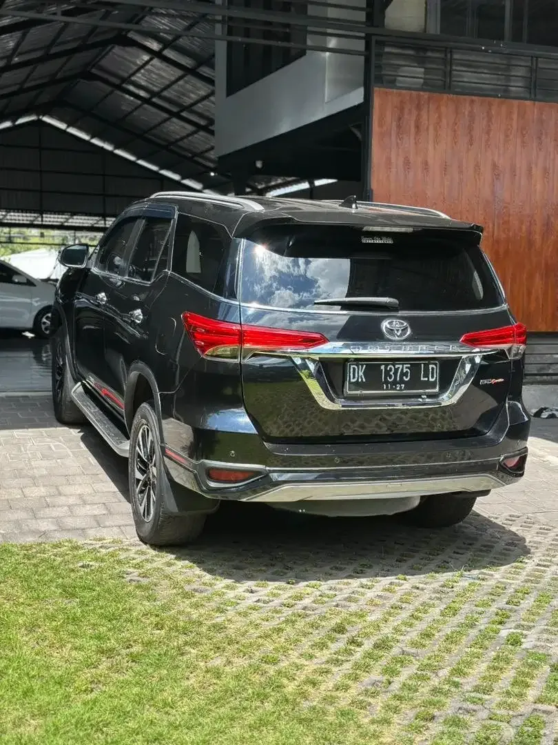 FORTUNER VRZ TRD 2017 MATIC DIESEL ASLI BALI LOW KM - Image 4 of 10