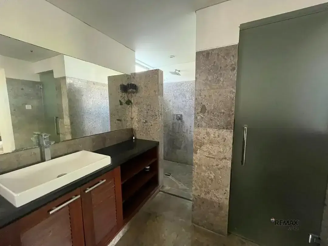 Elegant 3Br Villa For Rent In Jimbaran With Spacious Private Terraces - Image 9 of 10