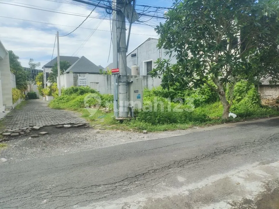 Tanah Posisi Hook di Pinggir Jalan Utama Pererenan Cocok Dibangun Tempat Usaha - Image 1 of 4