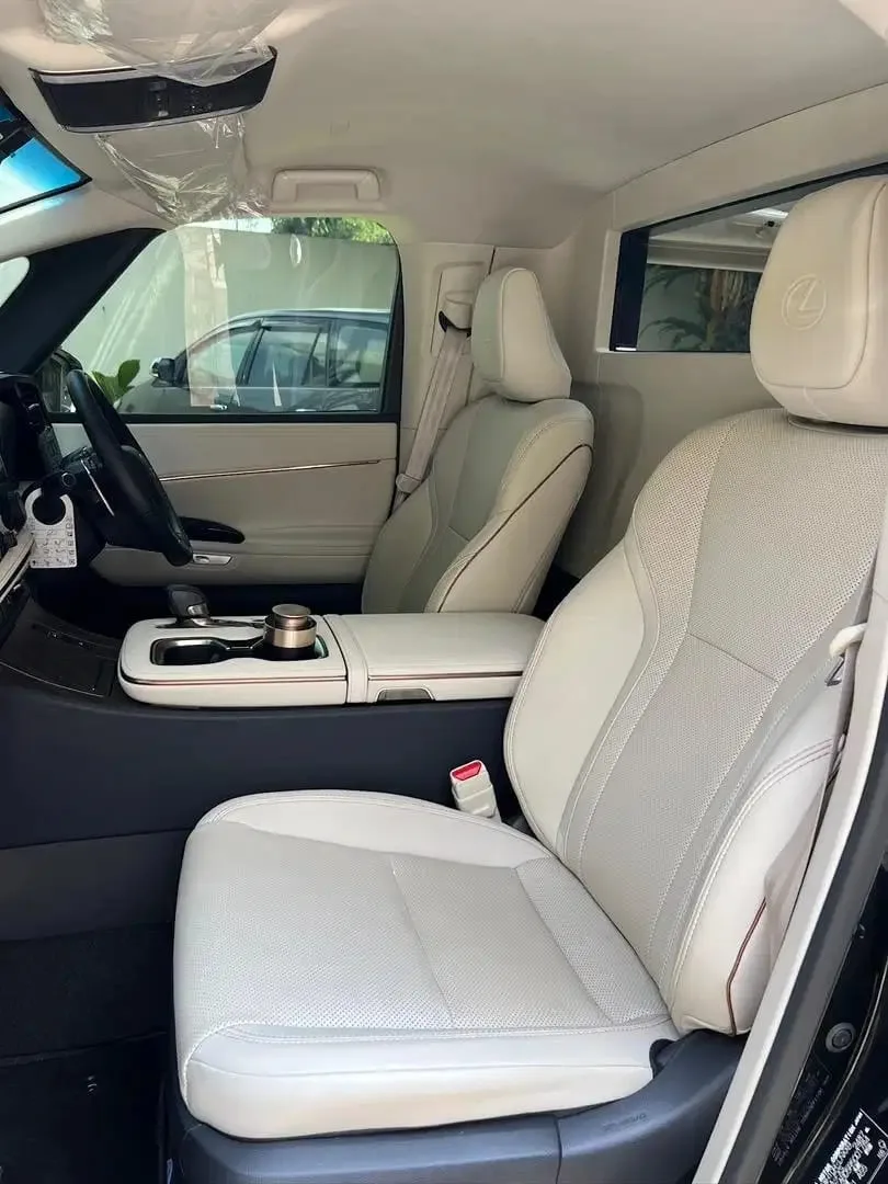 LEXUS LM350h 4SEATER 2024 GRAPHITE BLACK - Image 6 of 10