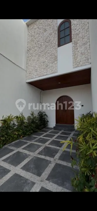 For Rent Villa Mewah di Jimbaran. 3 Bedroom - Image 1 of 4