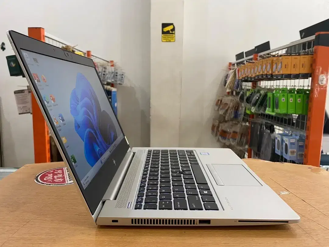 Laptop HP Elitebook 830 G6 Core i5Gen8 Ram 8GB SSD 256GB 13,3 Mulus - Image 3 of 8