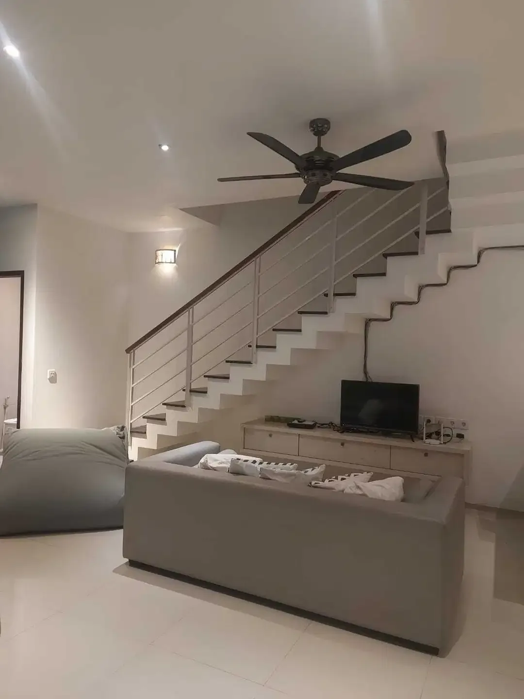 VILLA FOR RENT IN SEMINYAK NEAR GUSTO FURNISHED - Image 4 of 9