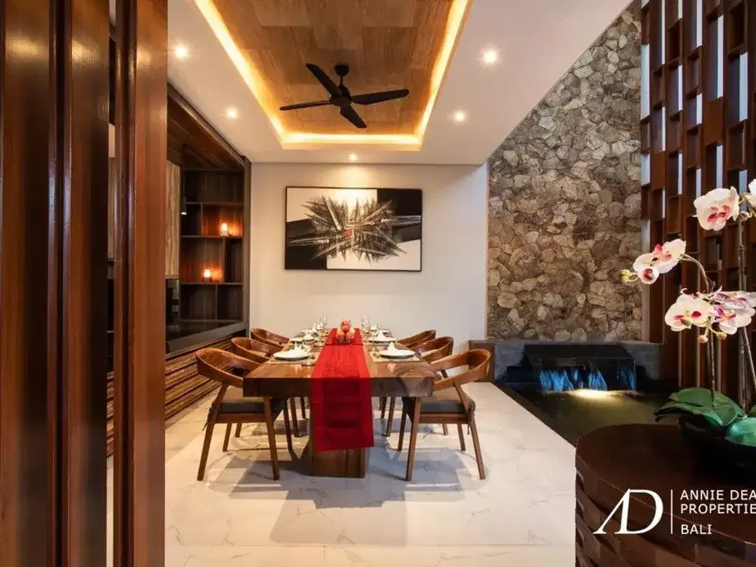 FREEHOLD | MODERN TROPICAL DESIGN 3-BEDROOM VILLA IN JIMBARAN - Image 8 of 10