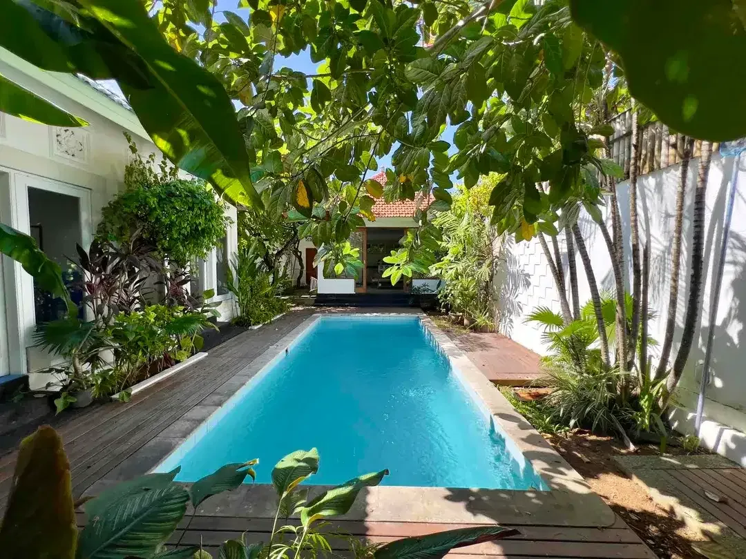 3 BEDROOMS COZY TROPICAL BOHO STYLE  LOCTION STRATEGIC CLOSED INTERNATIONAL  SUNRISE SCHOOL AT KEROBOKAN - Image 1 of 10