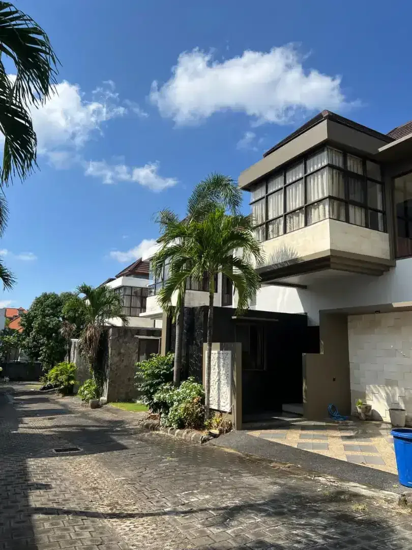 SEWA VILLA 2BR MODERN FULLY FURNISHED DI UMALAS PRIVATE POOL SIAP HUNI - Image 1 of 10