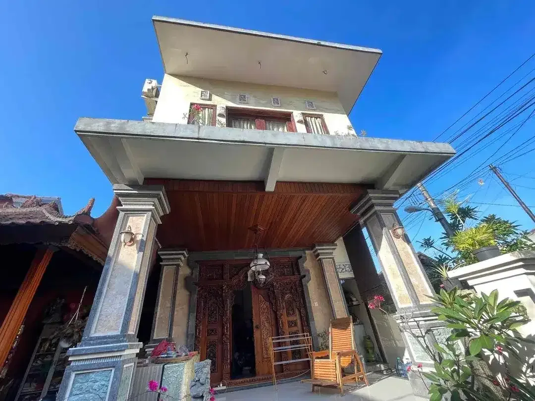 Dijual Cepat Rumah Lantai 2 Style Bali & Sangat Dekat dengan Jalan Induk Gunung Agung Denpasar Barat - Image 1 of 8