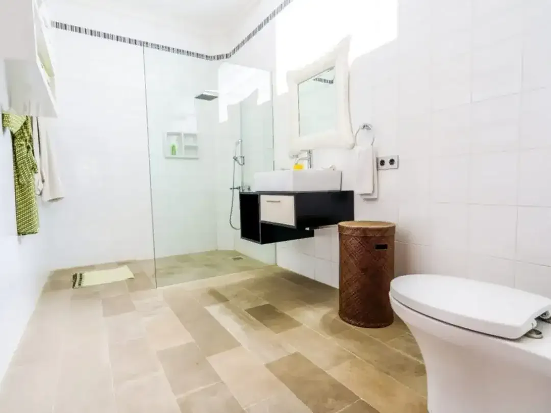 Dijual Villa Mewah 5 Kamar di Kutuh Kuta Selatan | Ada Gym & Kolam Renang - Image 6 of 10