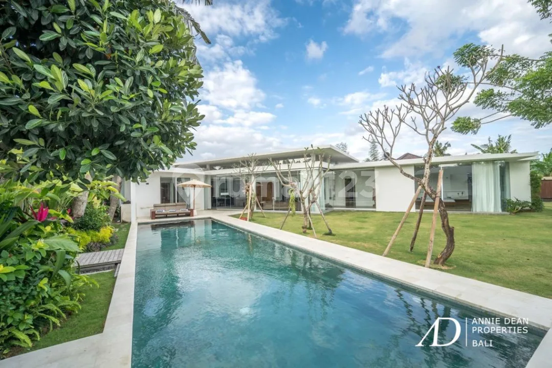 Freehold | Luxury Family Villa With Large Garden In Babakan, Canggu - Image 1 of 4