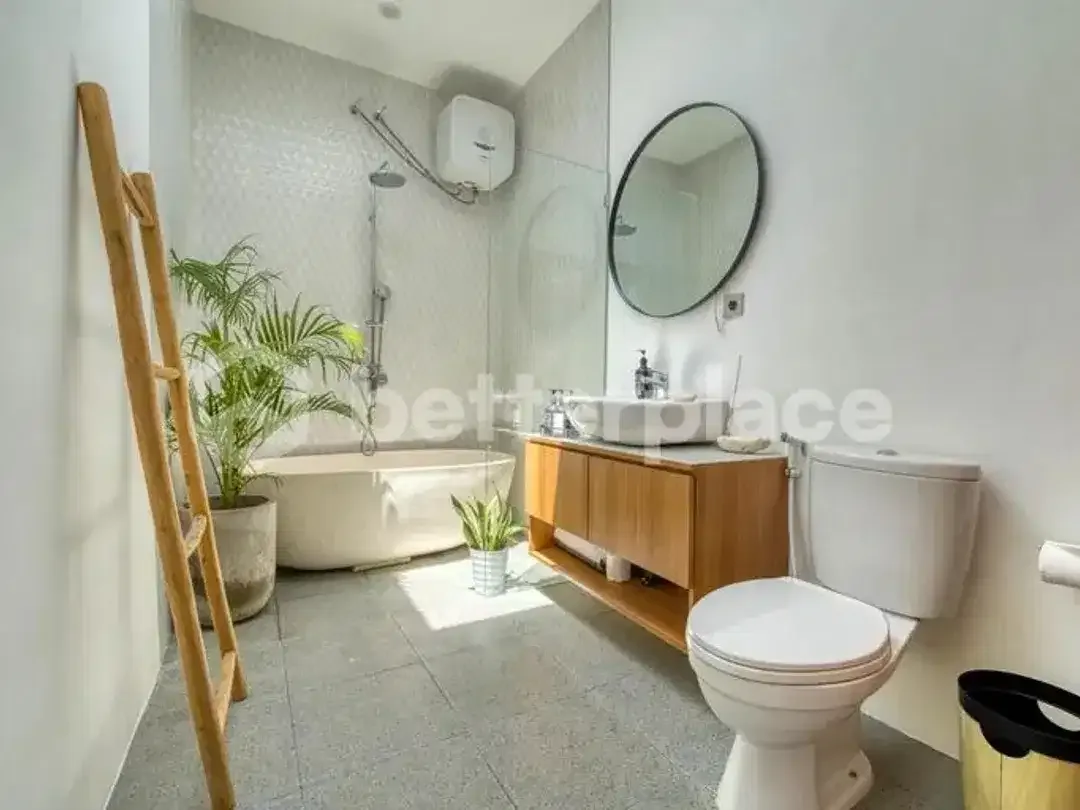 A Rare Turnkey Investment in Central Seminyak – Stunning Leasehold Tropical 2-Bed Villa Combining Traditional Balinese Architecture with Modern Lifest - Image 9 of 10
