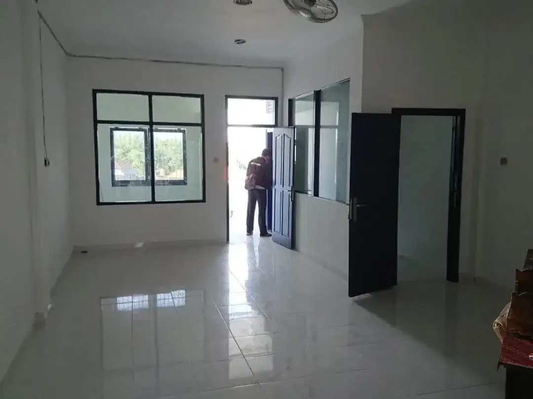 Ruko Premium di Pinggir Jalan Utama Disewakan di Bypass, Tuban - Image 4 of 5