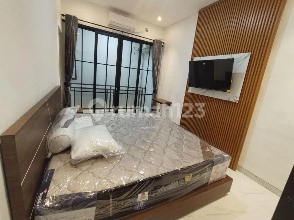 Rumah Baru, 2 Lantai, Fully Furnished Strategis Mr - Image 3 of 4