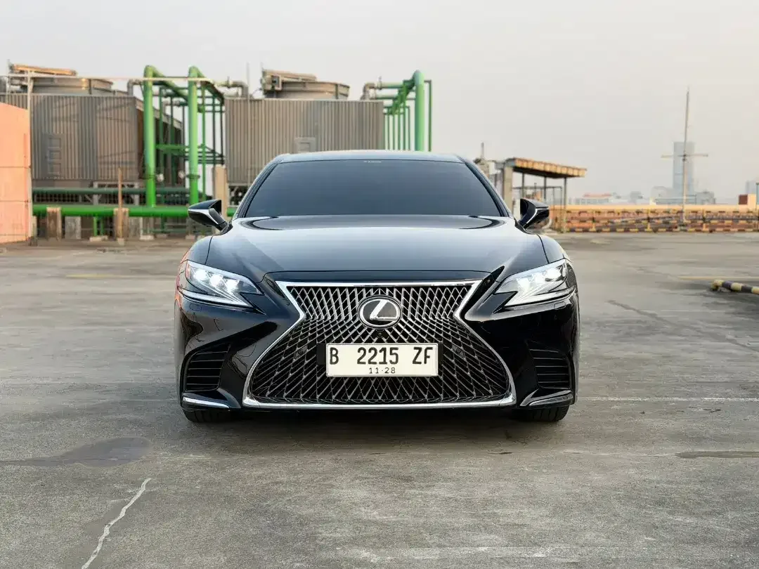 Lexus LS 500 H sedan super mewah - Image 1 of 6