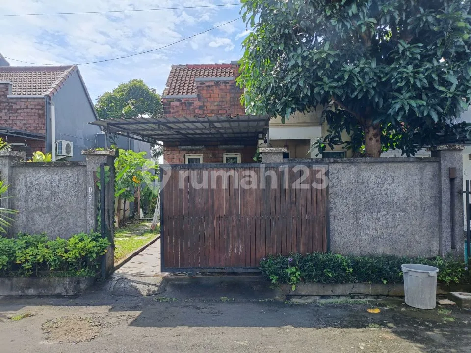 Rumah Komplek One Gate System Lingkungan Tenang Dekat Pantai Melasti Ungasan - Image 1 of 4