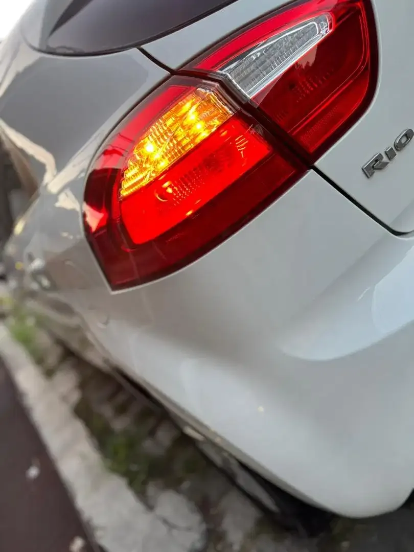 Kia rio se 2012 matic - Image 7 of 10