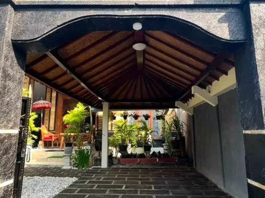 Rumah Villa Full Furnished 4 Kamar Tidur Disewakan di Denpasar Barat - Image 2 of 10