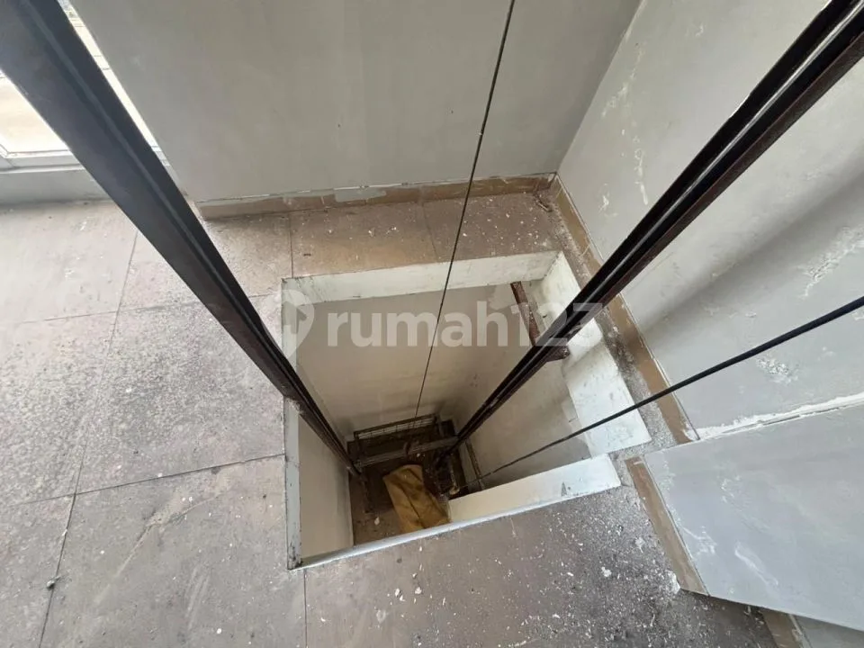 Ruko Baru 3 Lantai Dekat Sekolahan, Villa2 , di Jalan Utama - Image 2 of 4